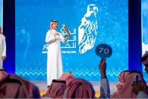 Saudi peregrine falcon nets record $100,000 at National Center auction