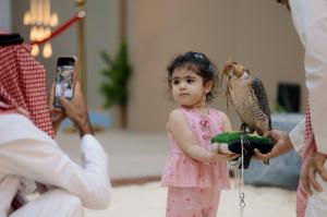 Saudi falcon show turns kids into bird doctors at new veterinary clinic